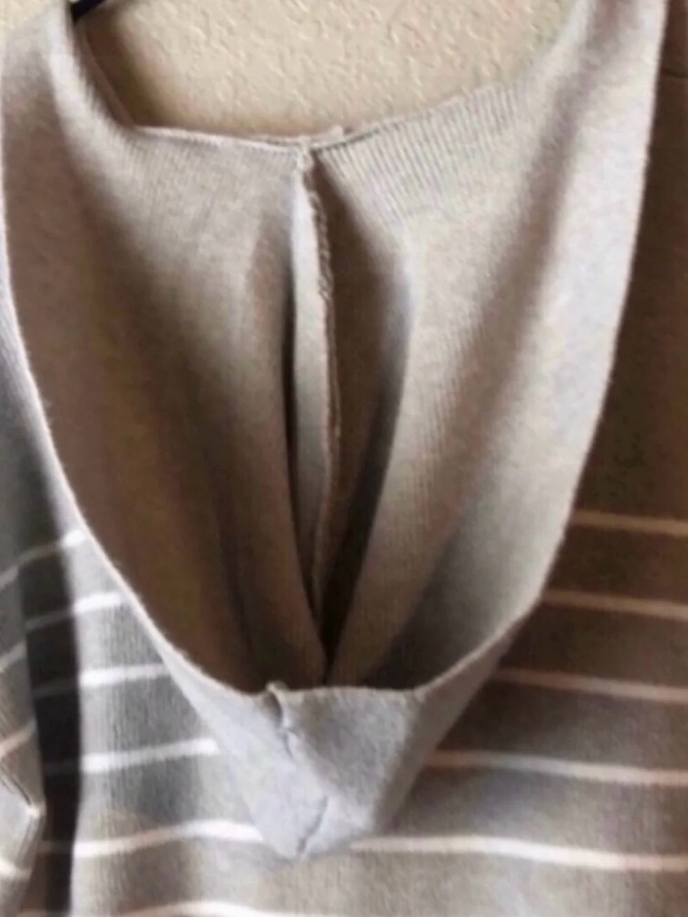 New Tahari Sweater Women’s Gray Striped V-Neck Hooded Casual Knit Sweater Medium